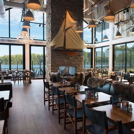 Отель Courtyard By Marriott Amsterdam Airport