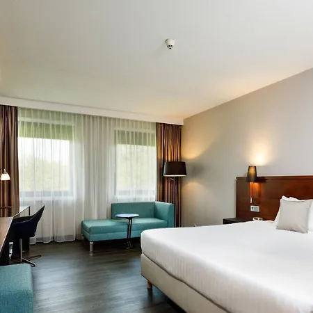 Отель Courtyard By Marriott Amsterdam Airport