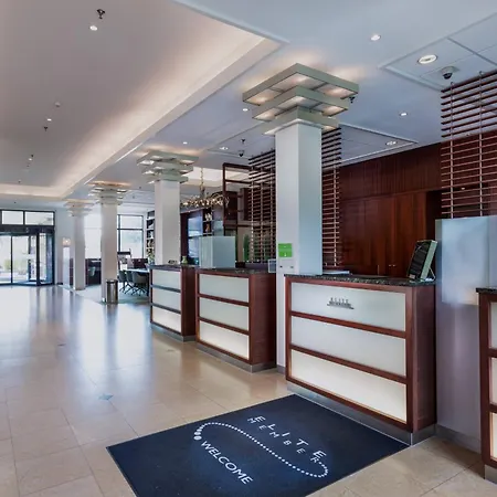 Отель Courtyard By Marriott Amsterdam Airport 4*