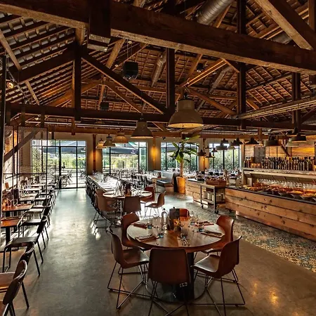 ホテル コートヤード バイ マリオット アムステルダム エアポート 4*