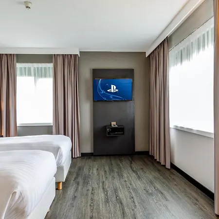 Отель Courtyard By Marriott Amsterdam Airport Хоофддорп